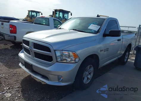 2017 Ram 1500 Express 4X2 6'4 Box из США, поврежденный, VIN 3C6JR6AT2HG681251